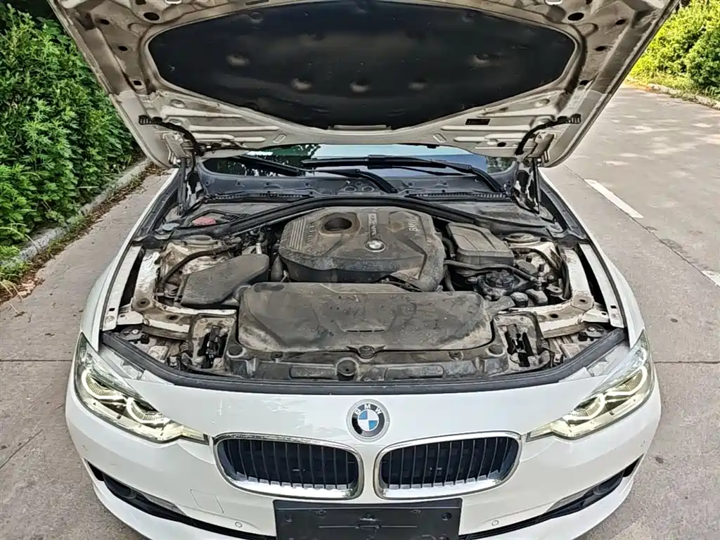 BMW 3 Series 2017 — фото 20