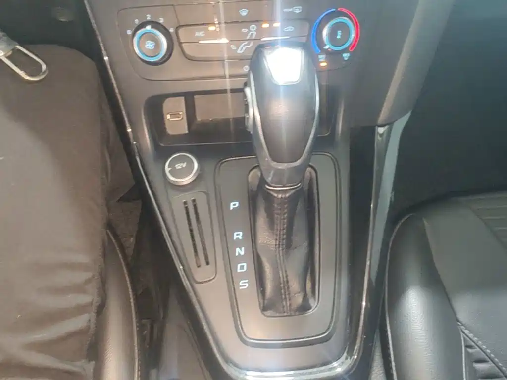 Ford Focus 2018 — фото 14