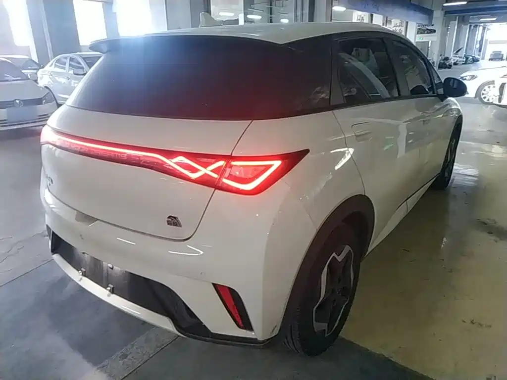 BYD Dolphin 2023