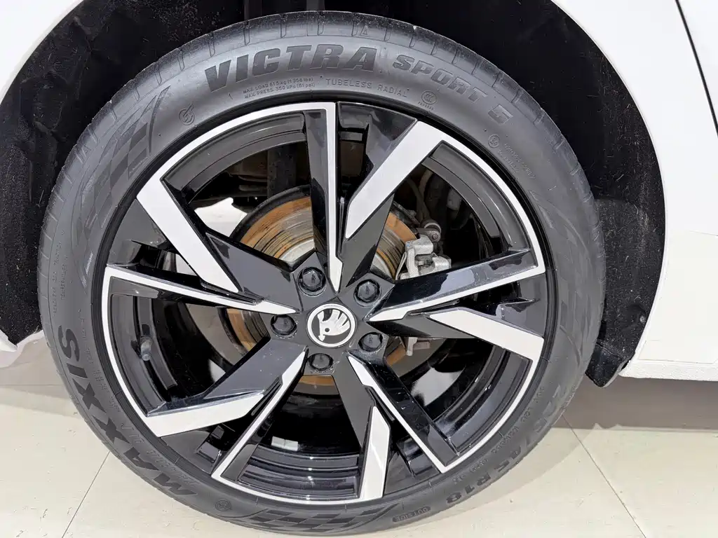 Skoda Octavia 2022 — фото 15