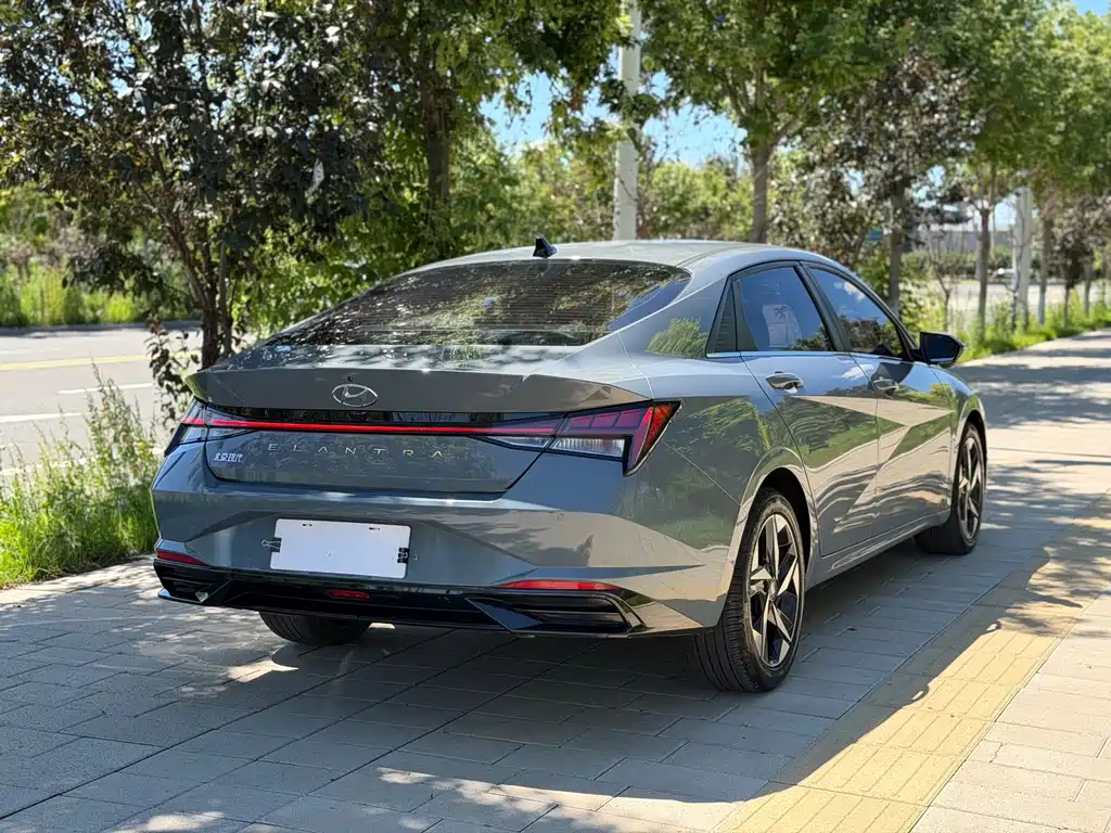Hyundai Elantra 2022 — фото 23