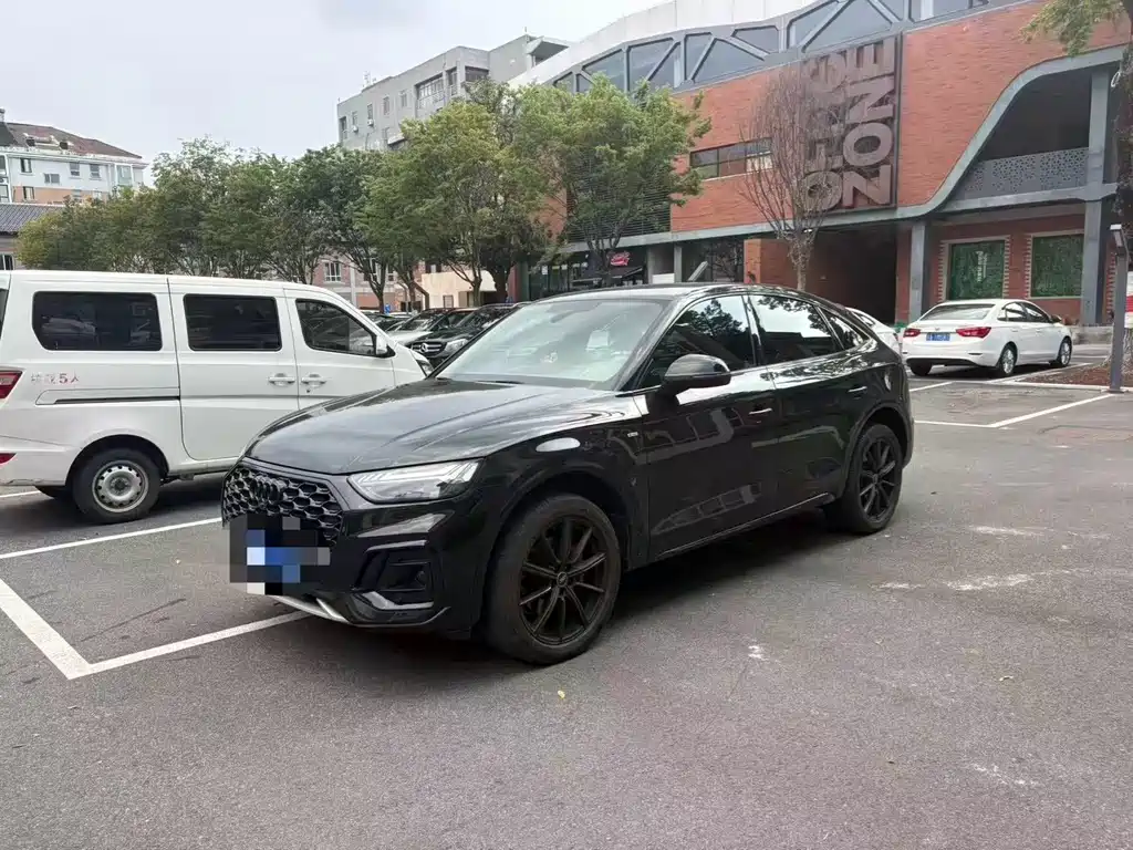 Audi Q5L Sportback 2023 — фото 1