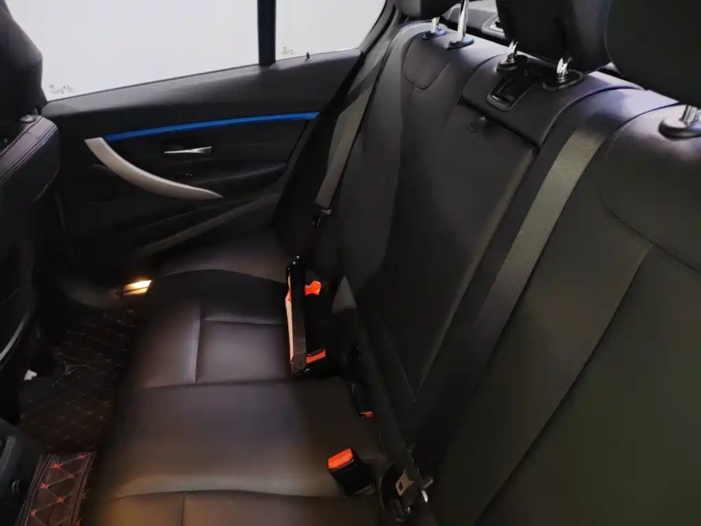 BMW 3 Series 2018 — фото 13