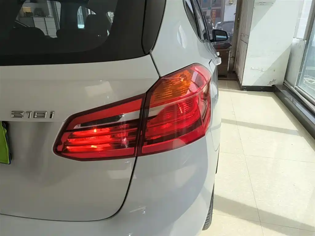 BMW 2 Series Active Tourer 2016 — фото 8