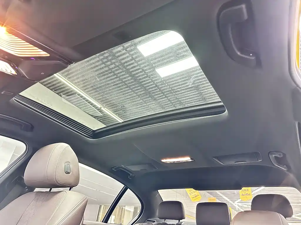 BMW 5 Series 2023 — фото 17