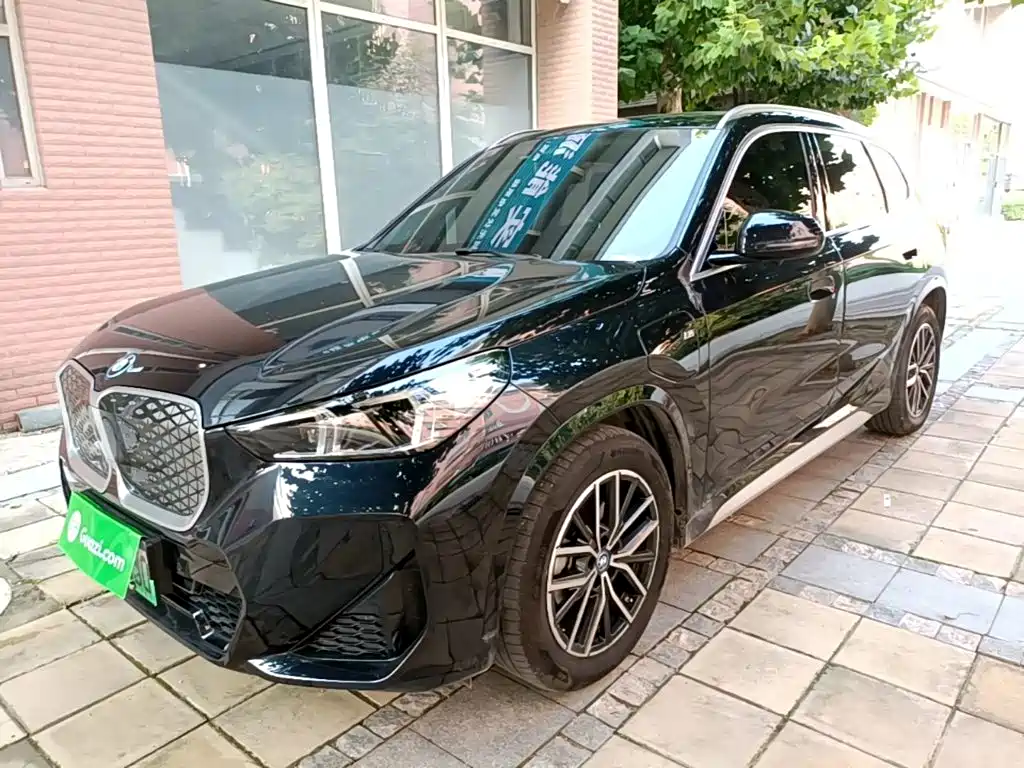 BMW iX1 2024
