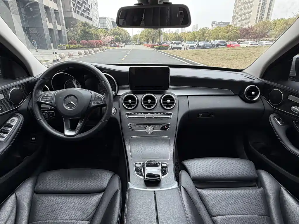 Mercedes-Benz C-Class 2018 — фото 11