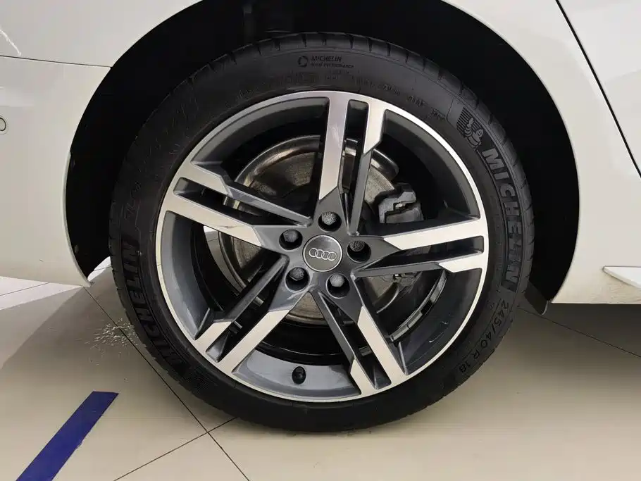 Audi A4L 2020