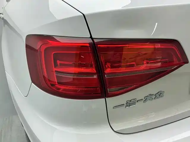 Volkswagen Sagitar 2015 — фото 12
