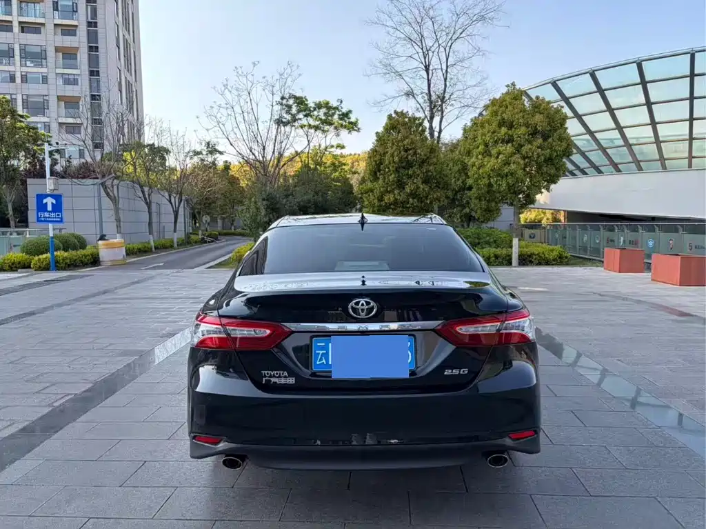Toyota Camry 2019 — фото 6