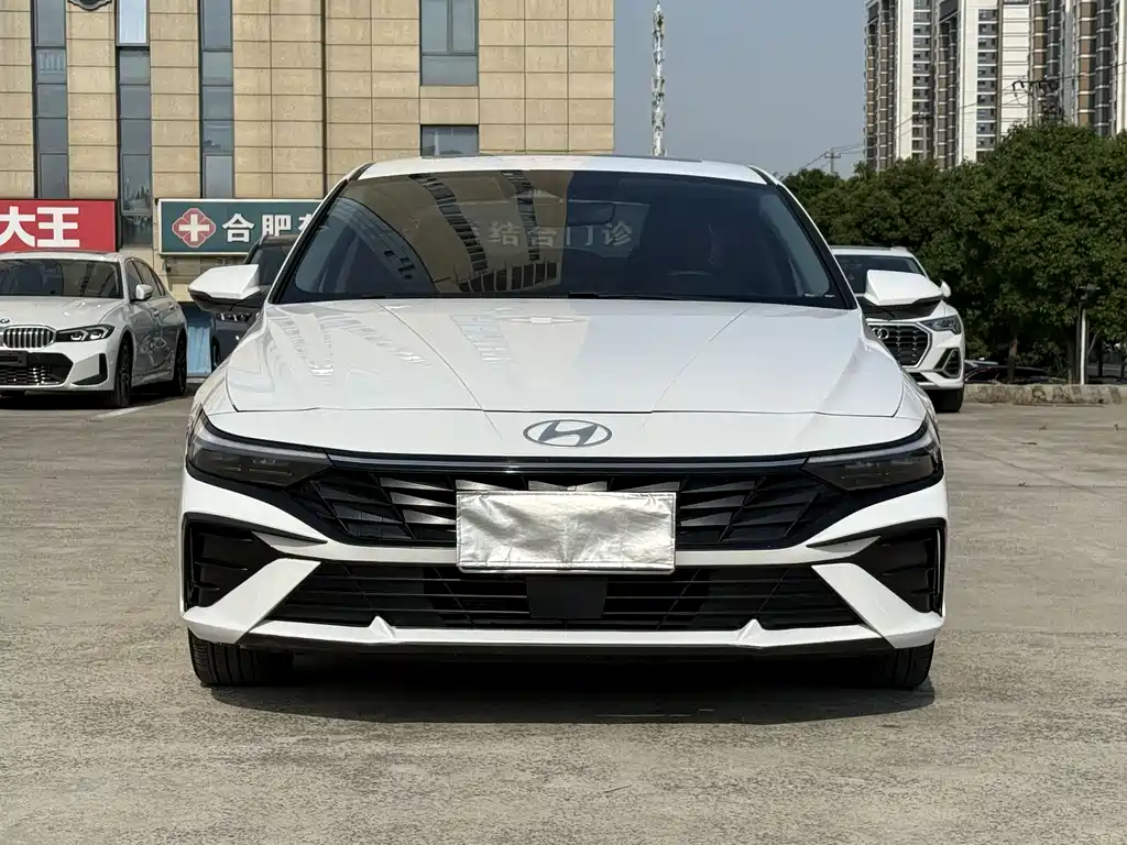 Hyundai Elantra 2023 — фото 2