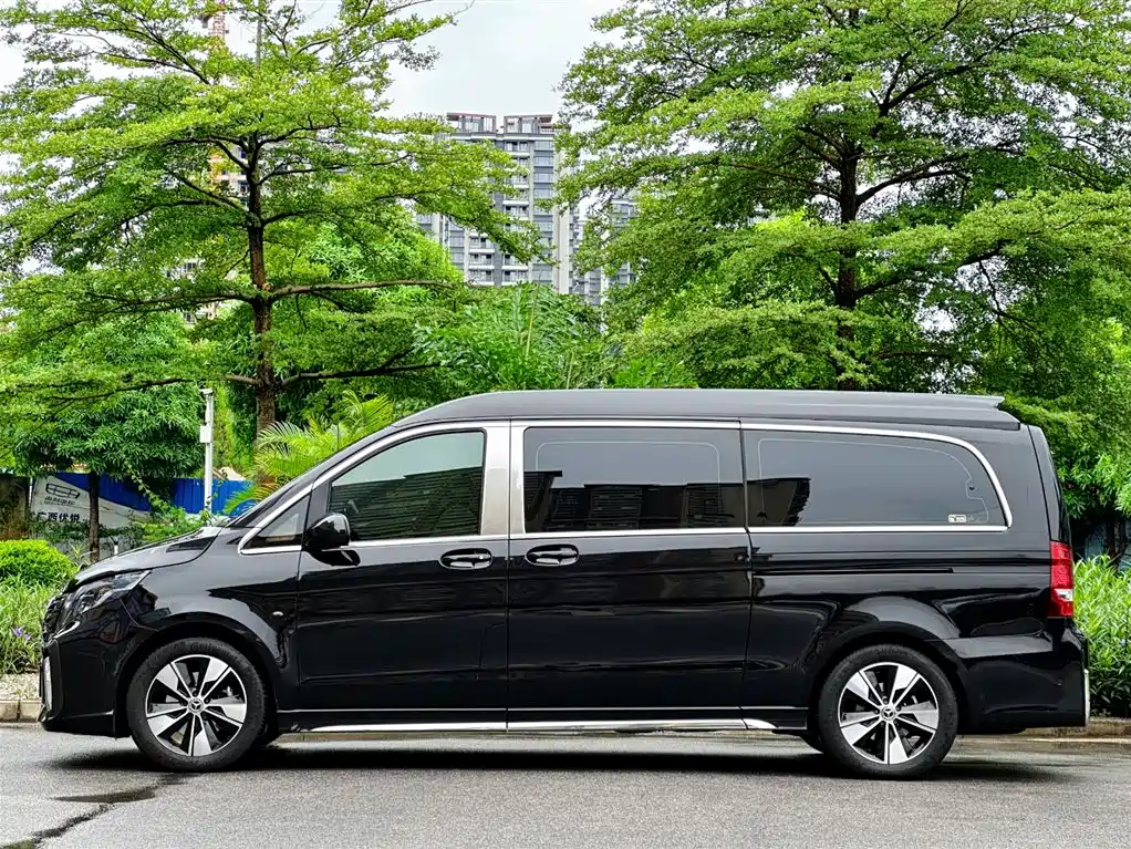 Mercedes-Benz V-Class 2023 — фото 5