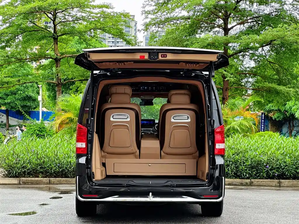 Mercedes-Benz V-Class 2023 — фото 52