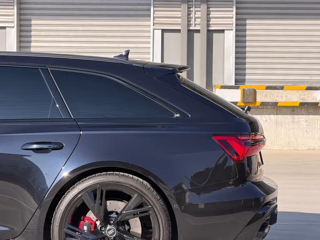 Audi RS 6 2022 — фото 17