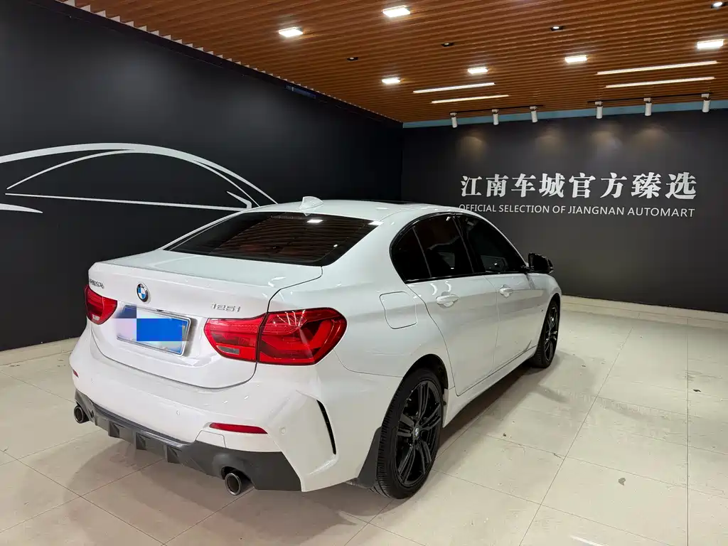 BMW 1 Series 2021