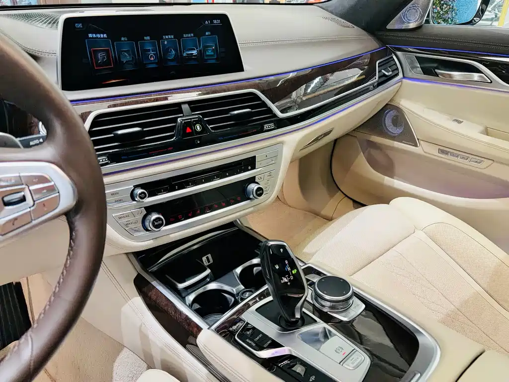 BMW 7 Series 2017 — фото 10