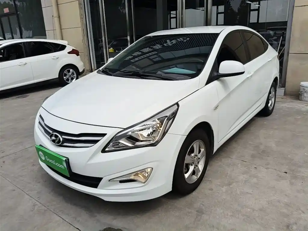 Hyundai Verna 2015 — фото 1