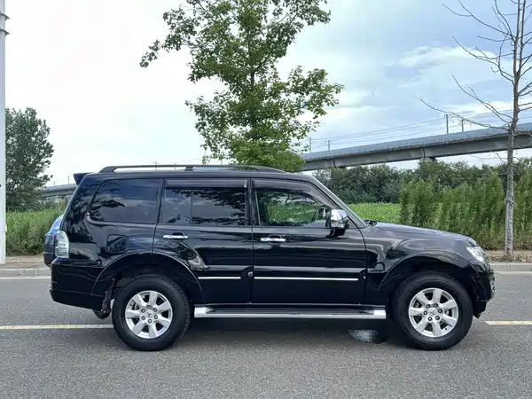Mitsubishi Pajero 2017