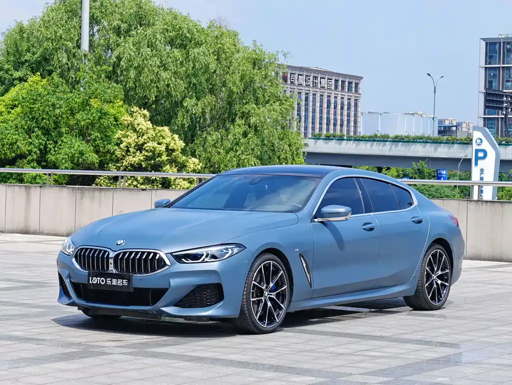 BMW 8 Series 2022 — фото 1