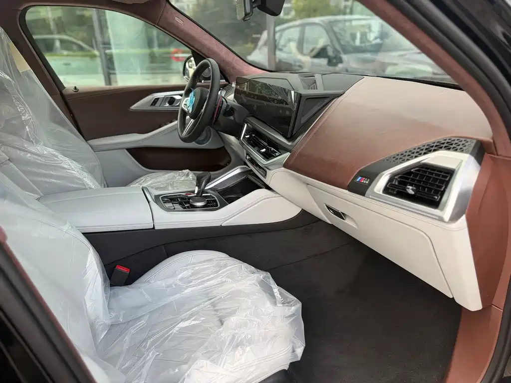 BMW XM 2023 — фото 13