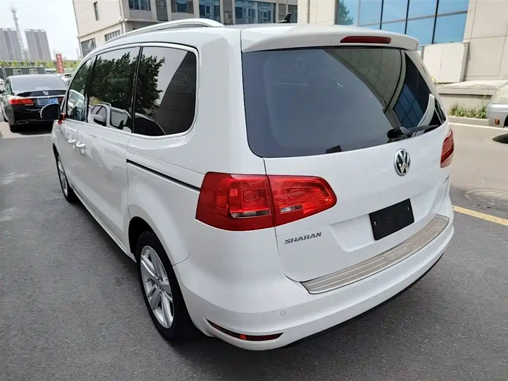 Volkswagen Sharan 2016 — фото 5