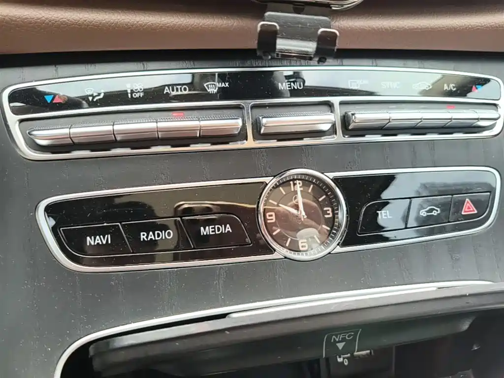 Mercedes-Benz E-Class 2020 — фото 13