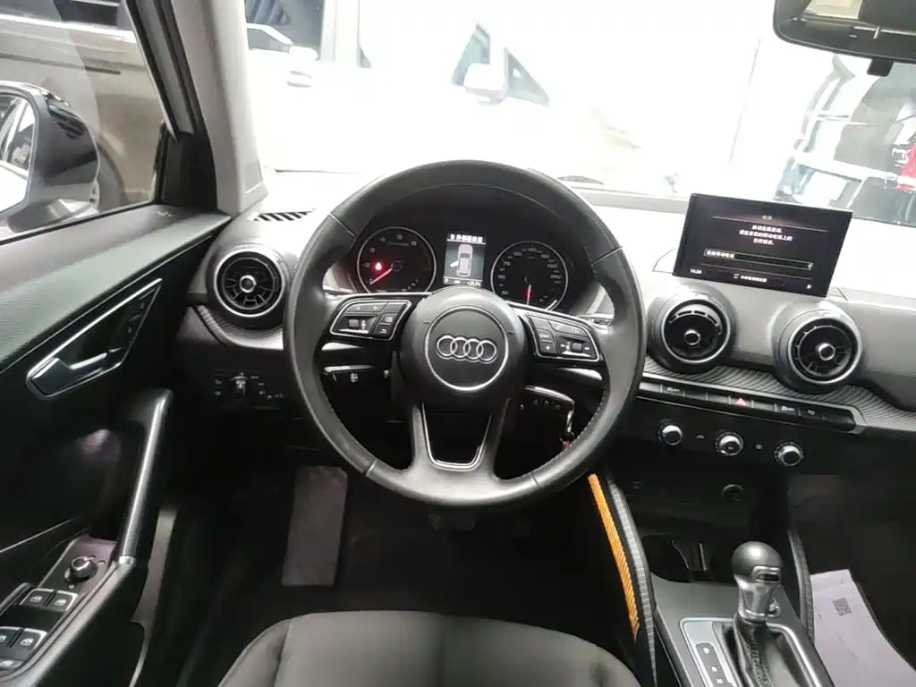 Audi Q2L 2020 — фото 11
