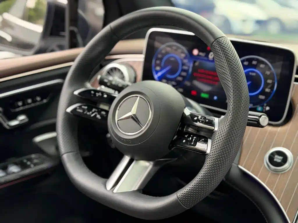 Mercedes-Benz EQE SUV 2023 — фото 9
