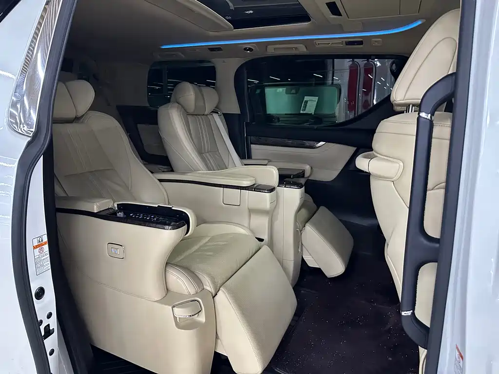 Toyota Vellfire 2020 — фото 9