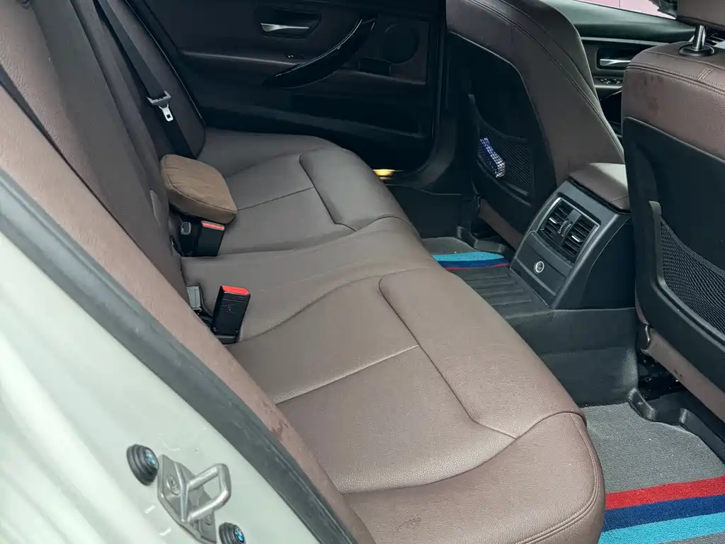 BMW 3 Series 2018 — фото 17