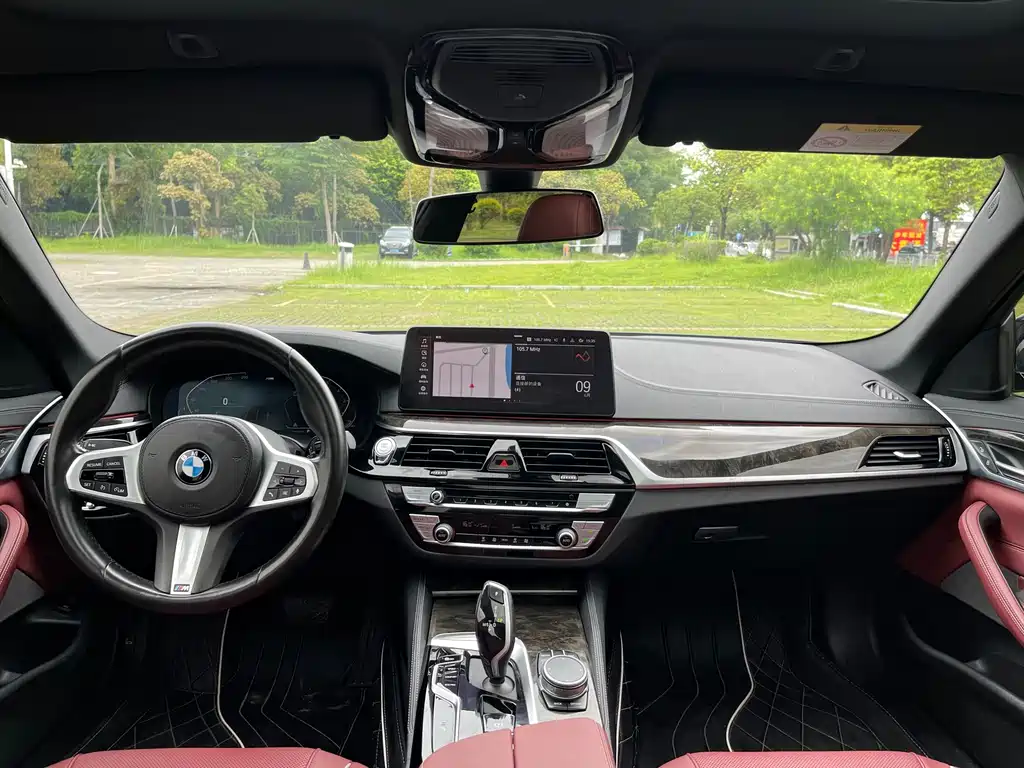 BMW 5 Series 2022 — фото 16