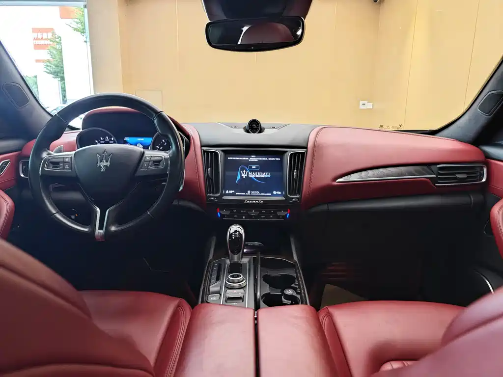 Maserati Levante 2018 — фото 24