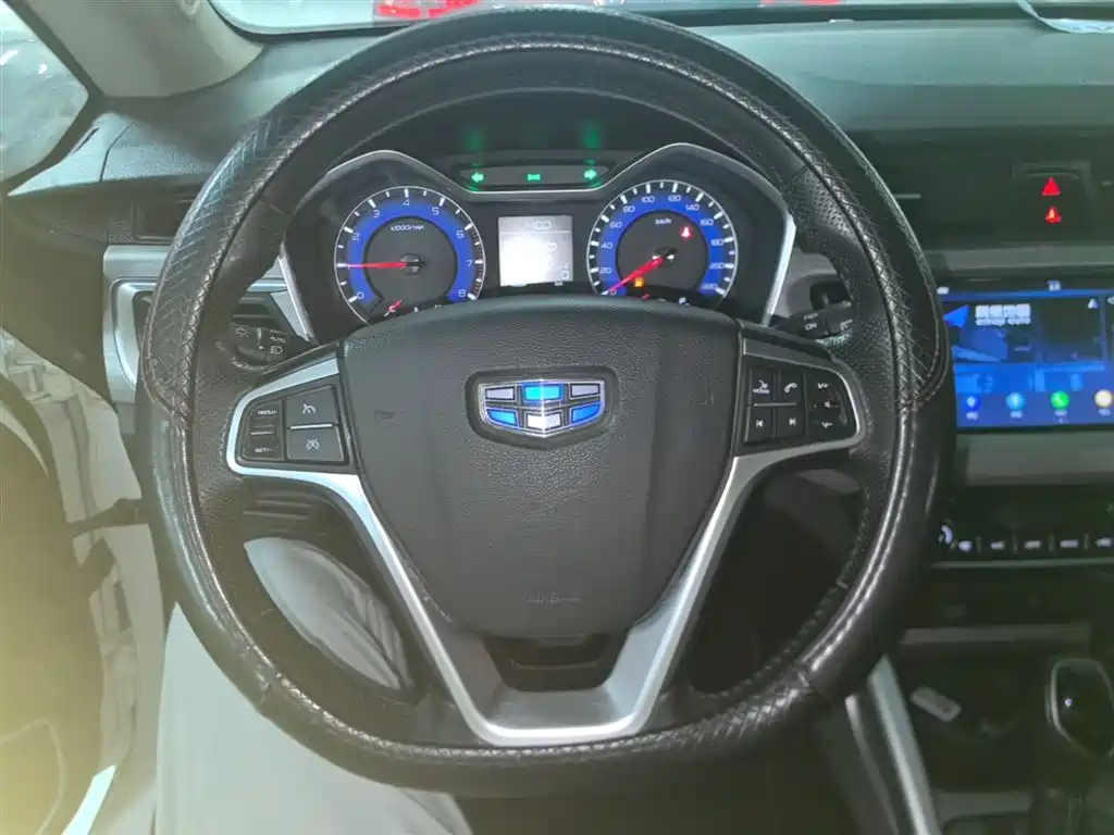 Geely Vision X3 2018 — фото 11
