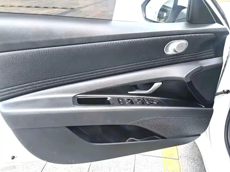 Hyundai Elantra 2023 — фото 6
