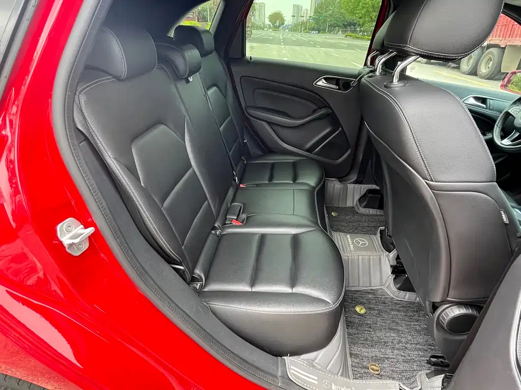 Mercedes-Benz B-Class 2017 — фото 13