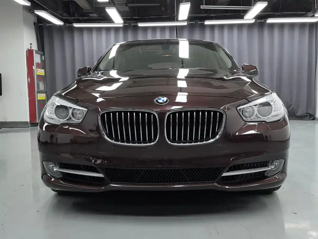 BMW 5 Series GT 2011 — фото 2