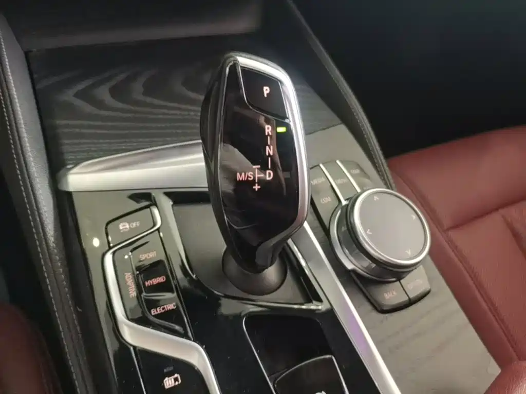 BMW 5 Series New Energy 2021 — фото 14
