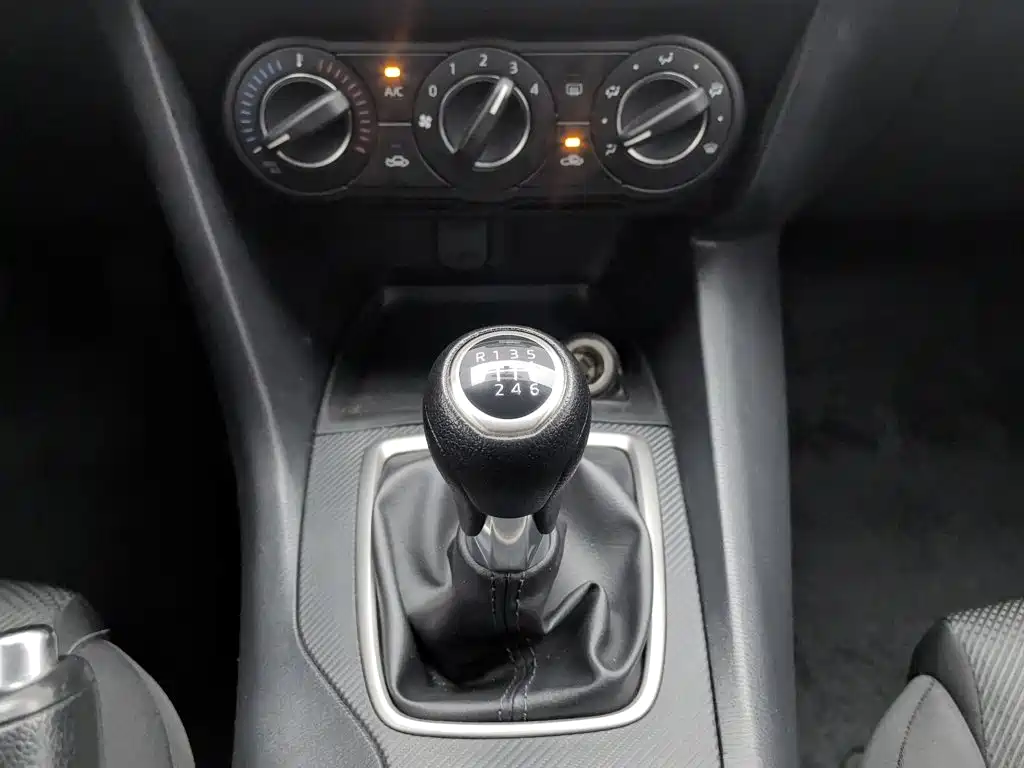 Mazda 3 Axela 2018 — фото 13