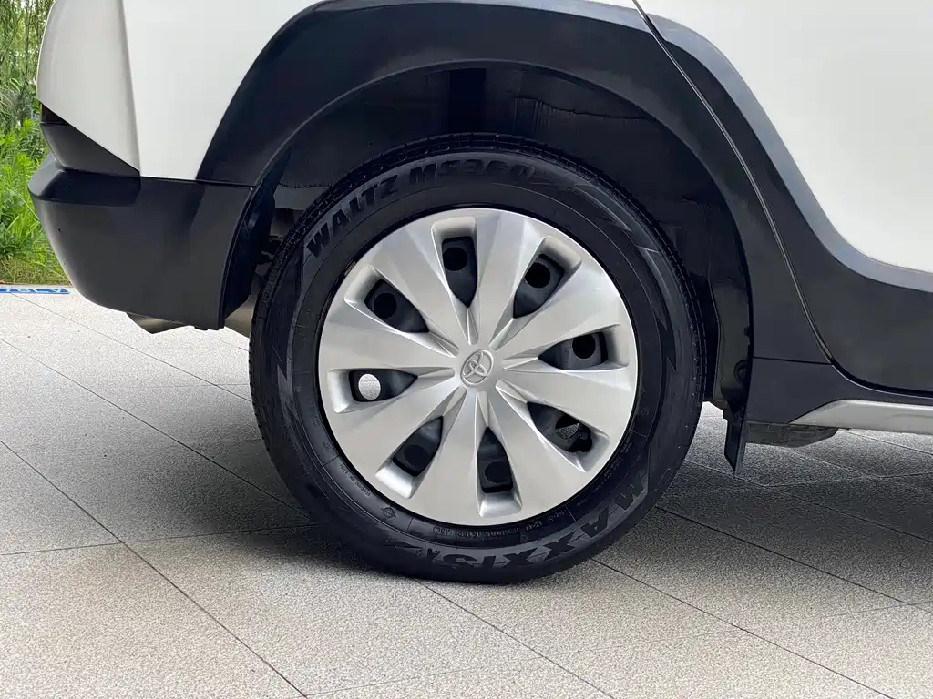 Toyota Yaris L 2023 — фото 18