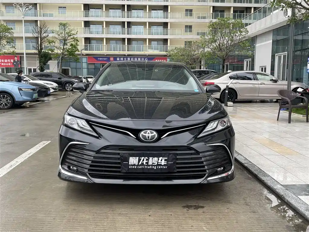 Toyota Camry 2023 — фото 2