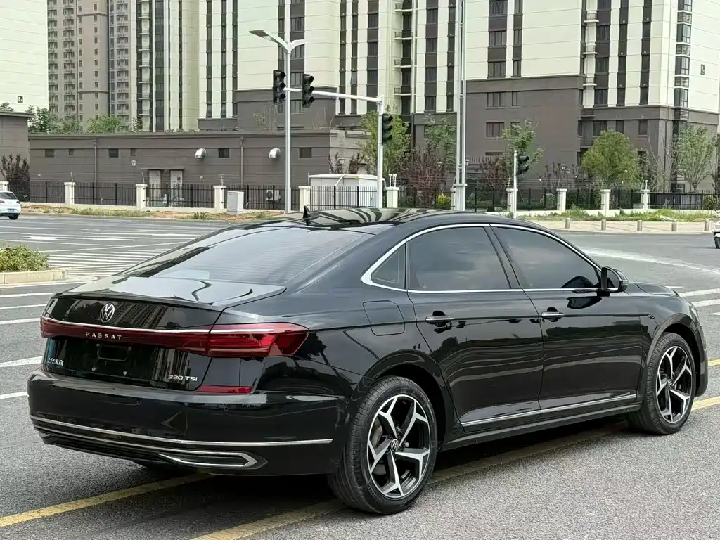 Volkswagen Passat 2023 — фото 8