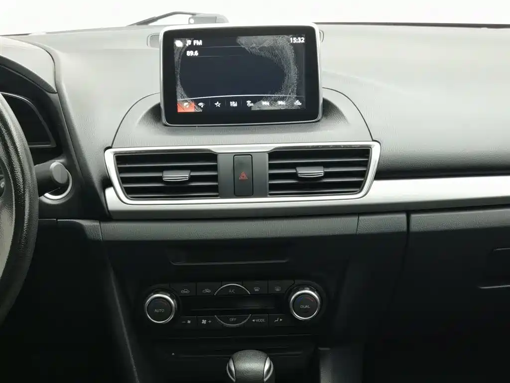 Mazda 3 Axela 2016 — фото 12