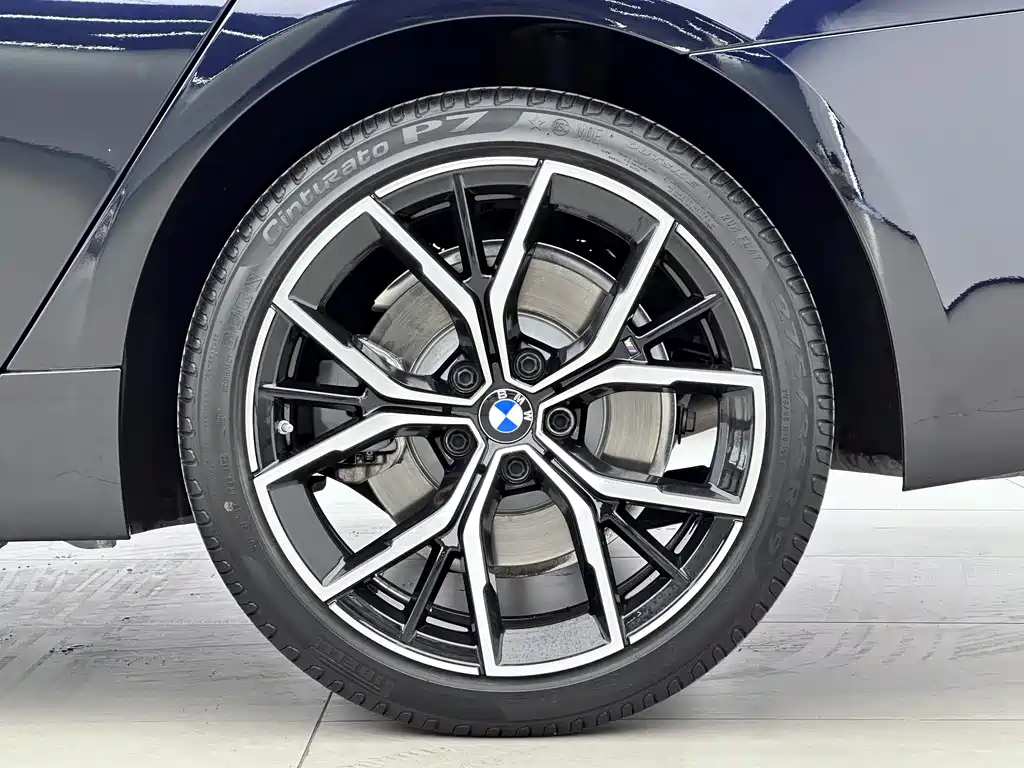 BMW 5 Series 2022 — фото 12