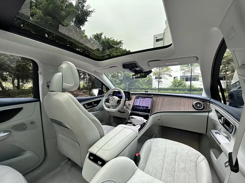 Mercedes-Benz EQE SUV 2023 — фото 16