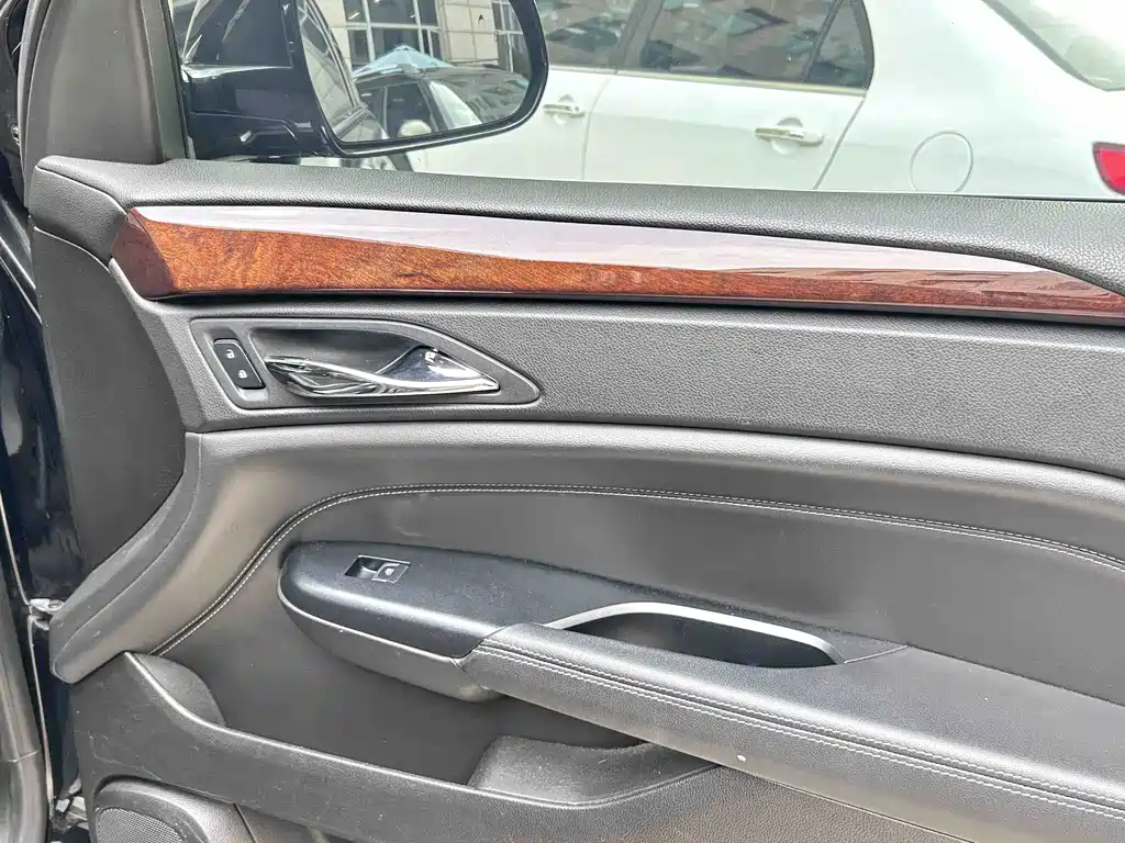 Cadillac SRX 2016 — фото 16