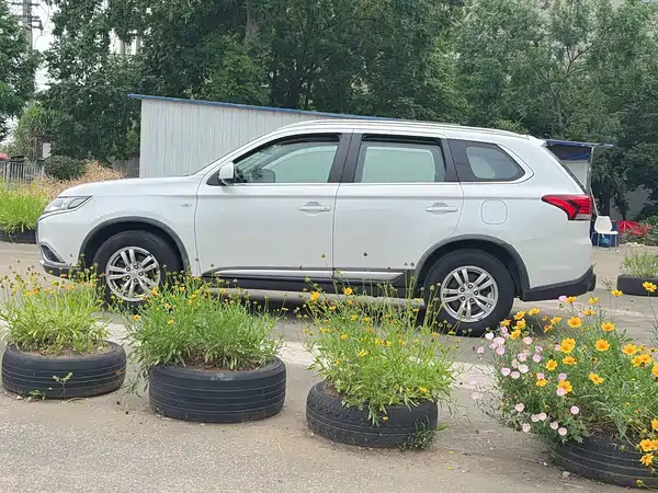 Mitsubishi Outlander 2016
