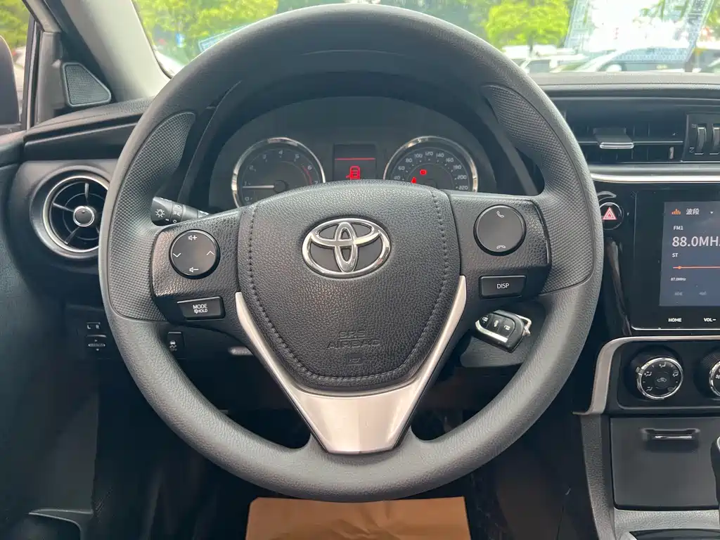 Toyota Corolla 2018 — фото 16