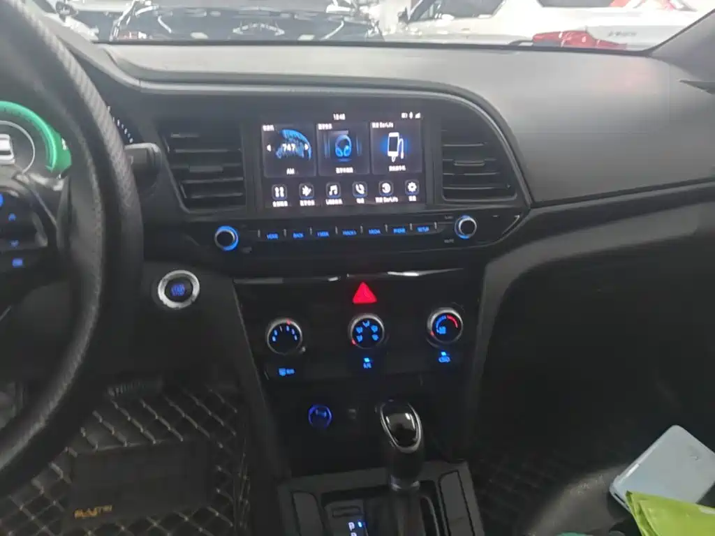Hyundai Elantra 2020 — фото 13