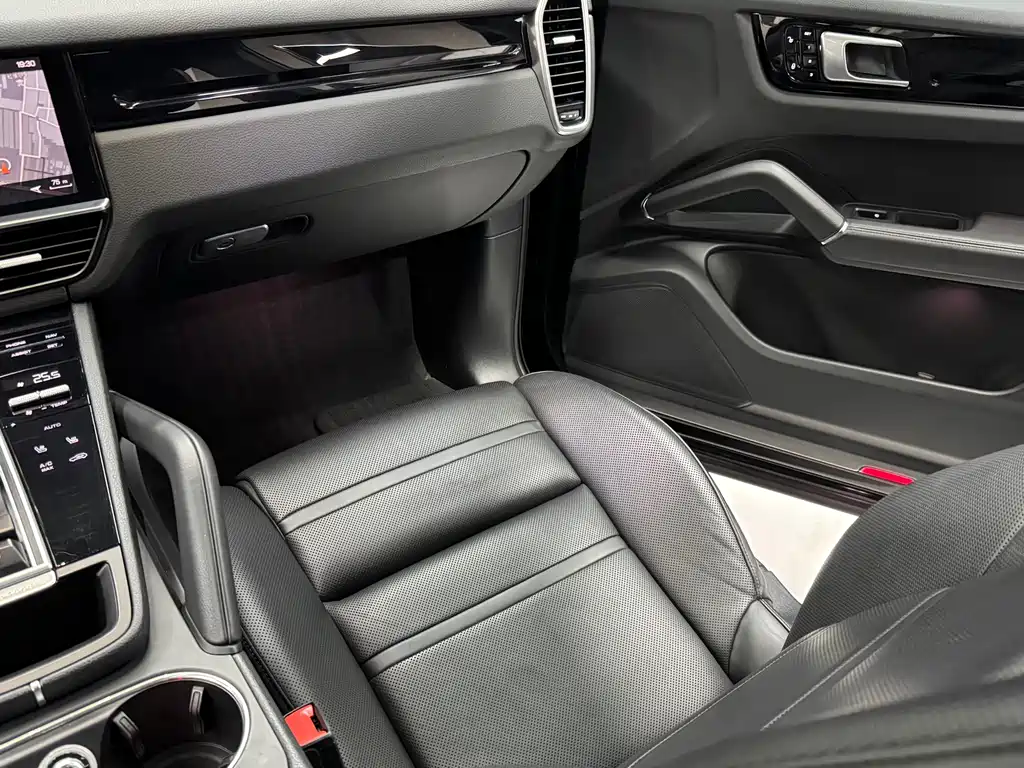 Porsche Cayenne 2018 — фото 13