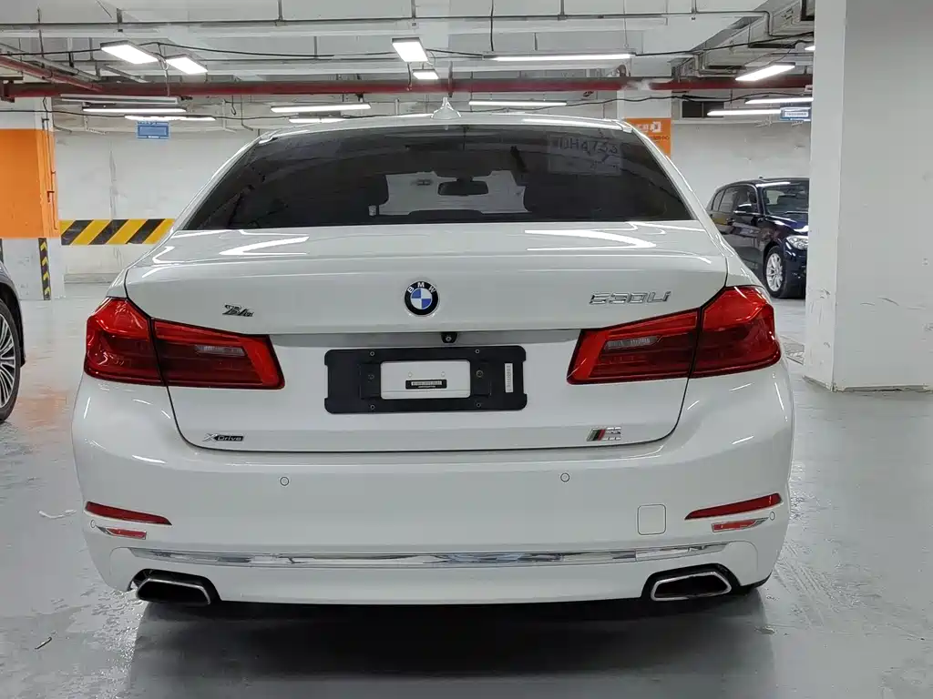 BMW 5 Series 2018 — фото 17